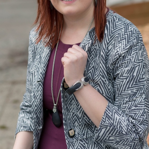 SOLD ⬇️ Cabi Zig Zag Tea Length Topper Coat - Picture 3 of 8